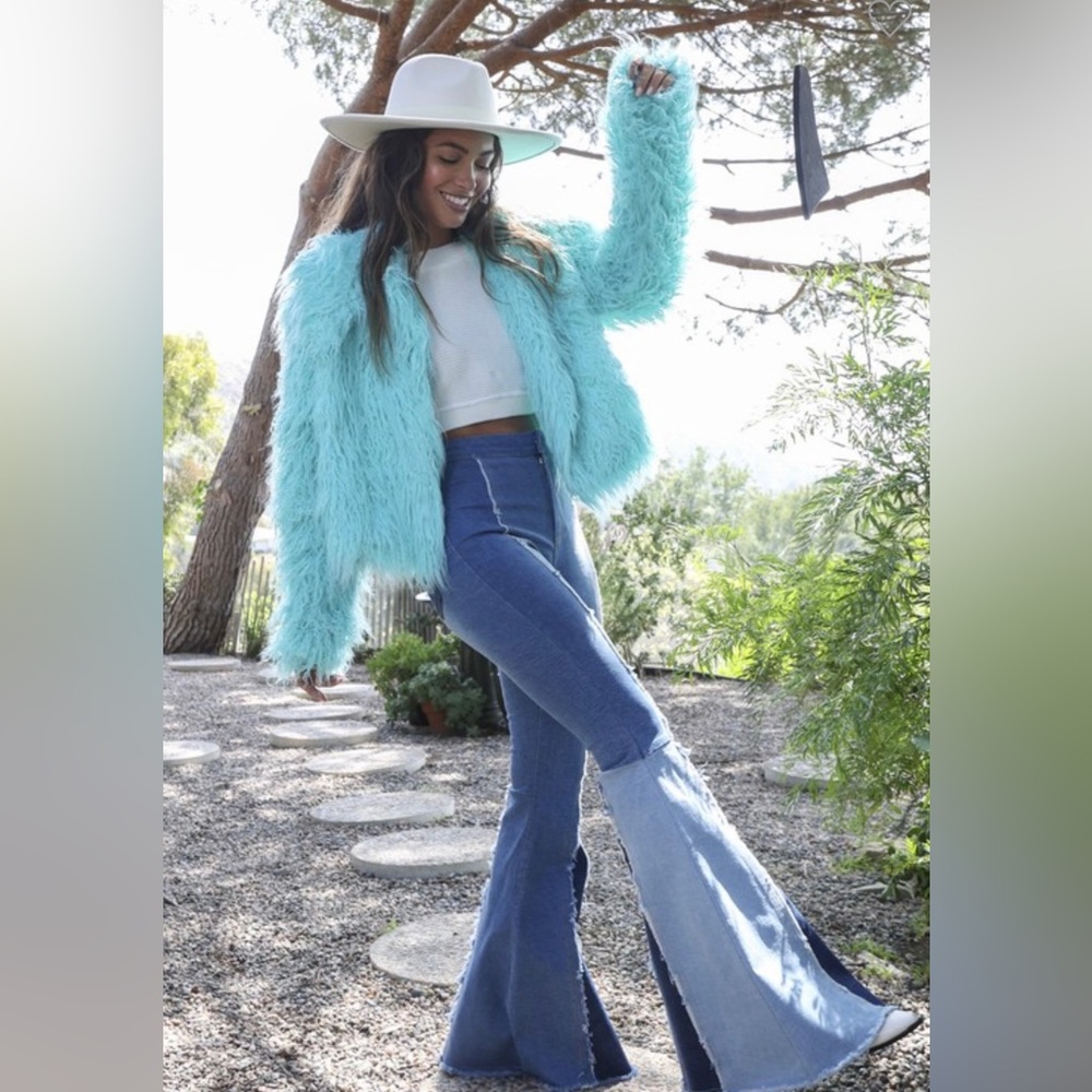 New Llama Faux Fur Turquoise Light Blue Ladies Jackets Fashion Coat S M L - Picture 4 of 4